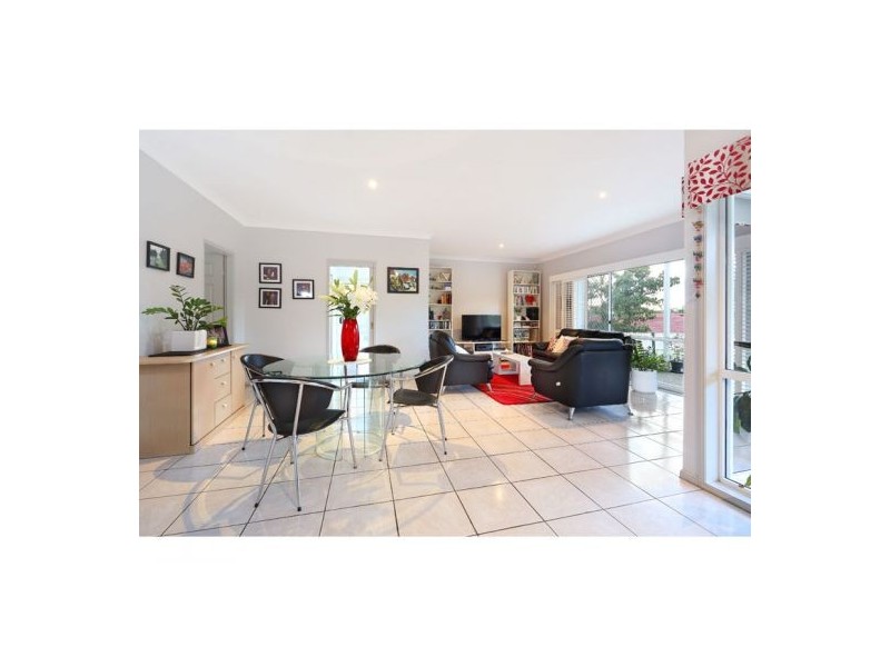 24 Coneyhurst Crescent, Carindale QLD 4152