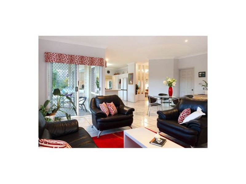 24 Coneyhurst Crescent, Carindale QLD 4152
