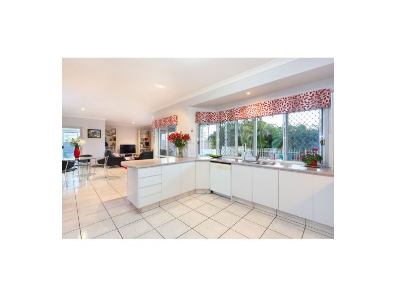 24 Coneyhurst Crescent, Carindale QLD 4152