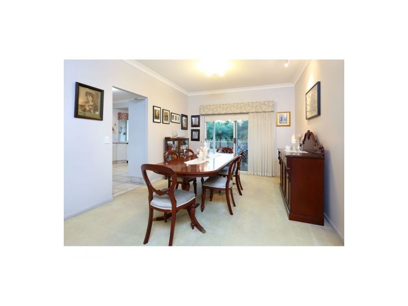 24 Coneyhurst Crescent, Carindale QLD 4152