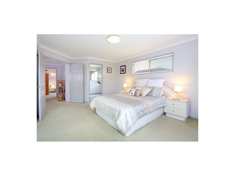 24 Coneyhurst Crescent, Carindale QLD 4152