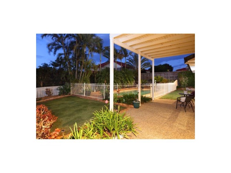 24 Coneyhurst Crescent, Carindale QLD 4152