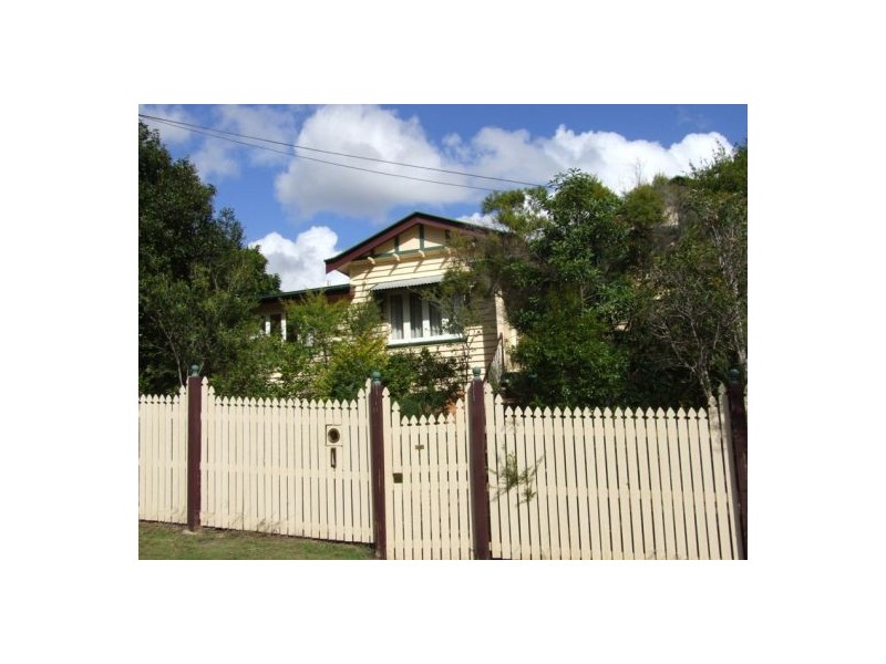 11 Rolle Street, Holland Park West QLD 4121