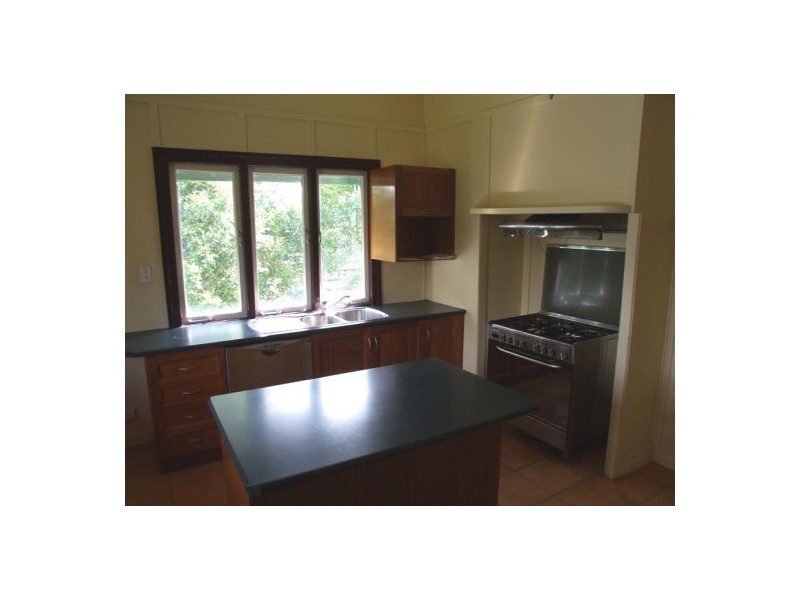 11 Rolle Street, Holland Park West QLD 4121