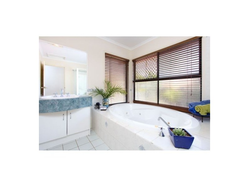 39 Michelangelo Crescent, Mackenzie QLD 4156
