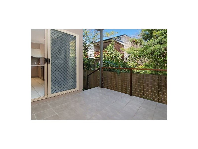 2 / 52 Princess St, Camp Hill QLD 4152