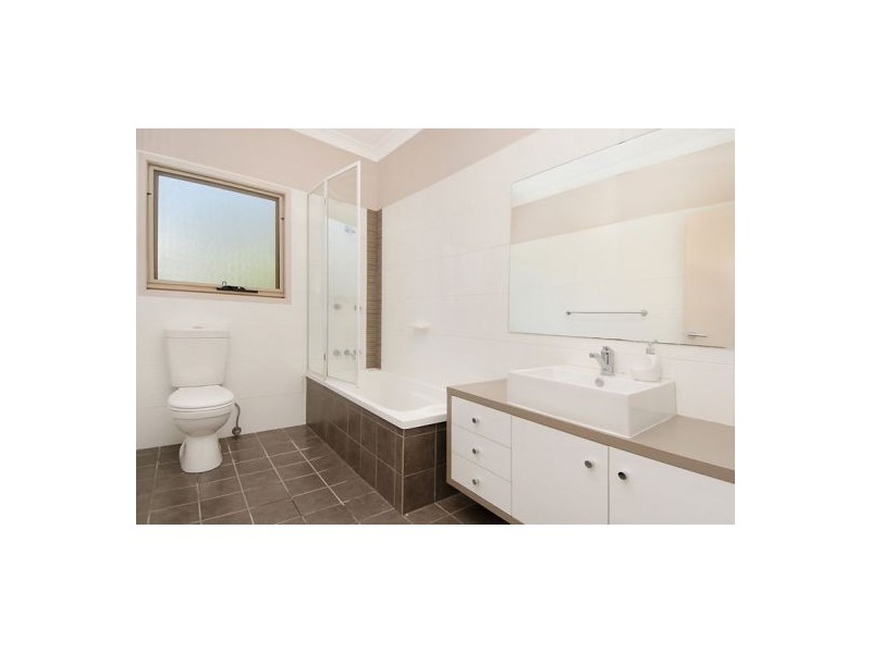 2 / 52 Princess St, Camp Hill QLD 4152