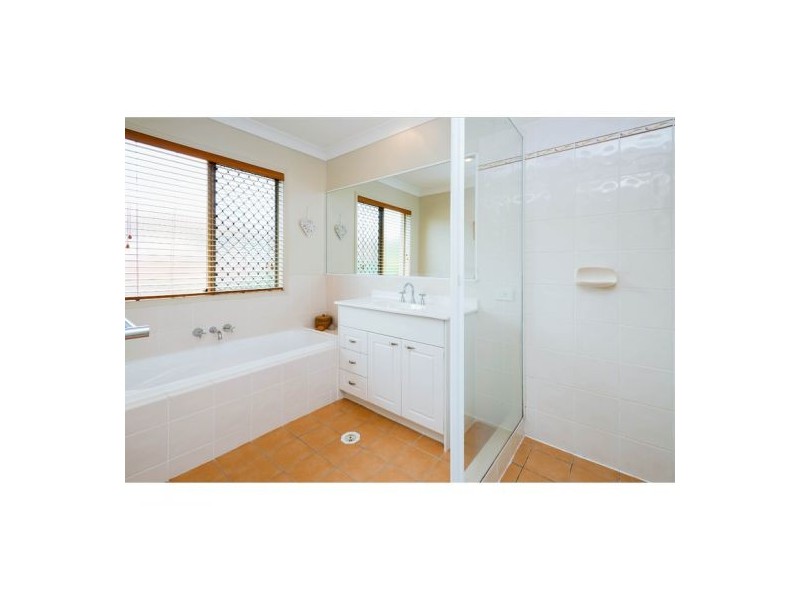 11 O’Connor Cres, Mansfield QLD 4122