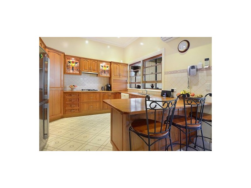 11 Ellena Avenue, Greenslopes QLD 4120
