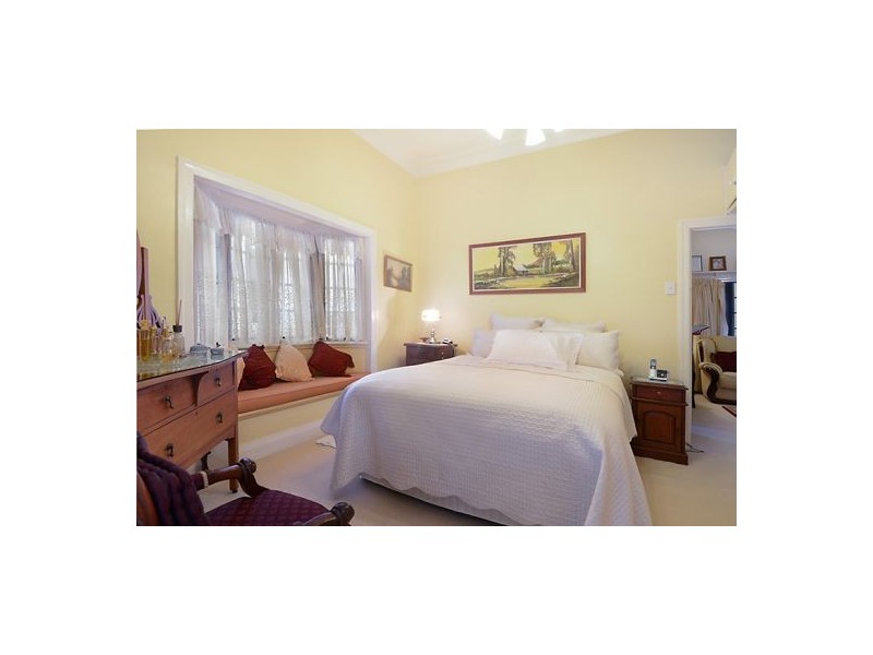 11 Ellena Avenue, Greenslopes QLD 4120