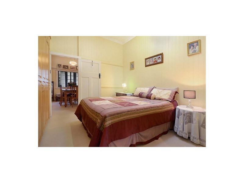 11 Ellena Avenue, Greenslopes QLD 4120