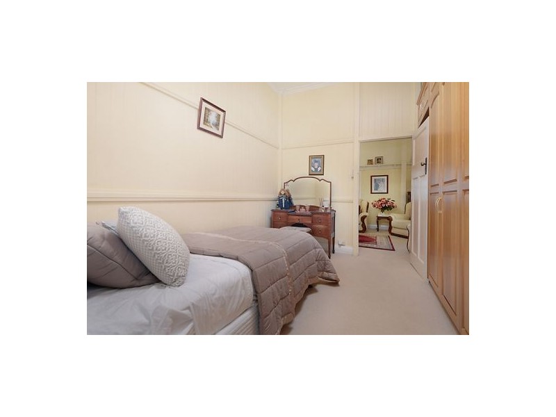 11 Ellena Avenue, Greenslopes QLD 4120