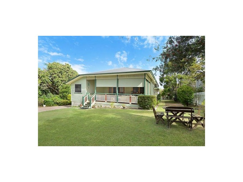 11 Ellena Avenue, Greenslopes QLD 4120