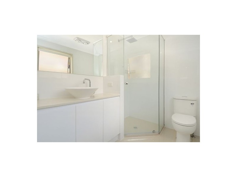 13 Ames St, Coorparoo QLD 4151