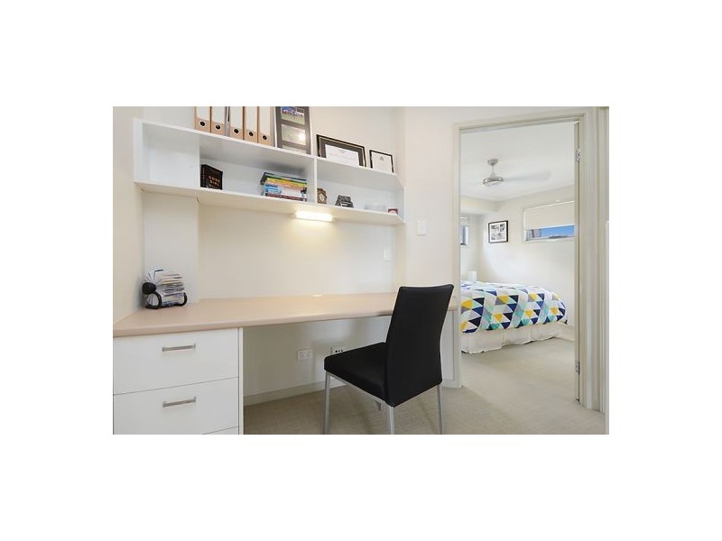 13 Ames St, Coorparoo QLD 4151