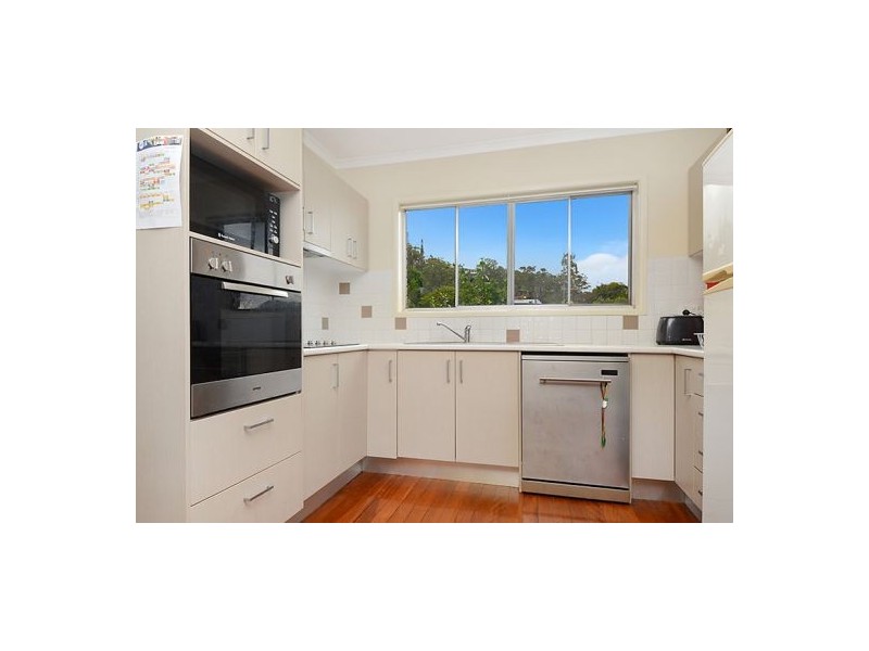 7 Dobbs Street, Holland Park West QLD 4121