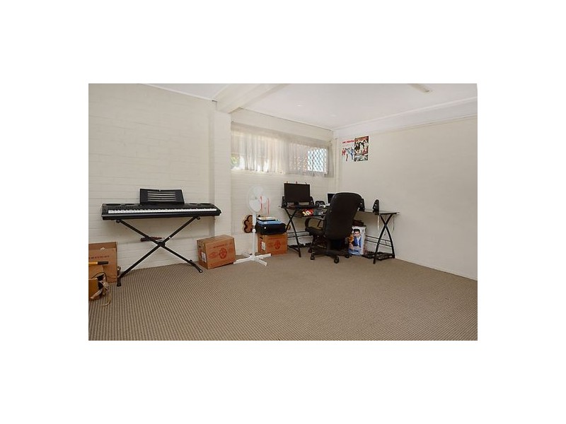 7 Dobbs Street, Holland Park West QLD 4121