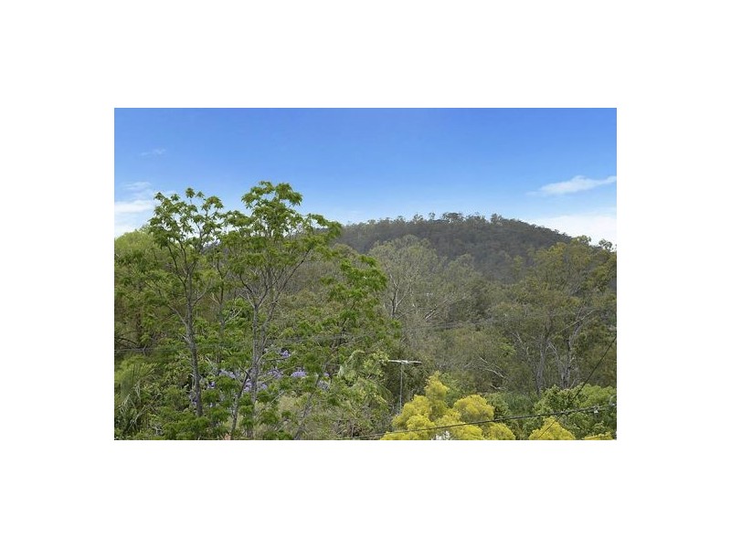 7 Dobbs Street, Holland Park West QLD 4121