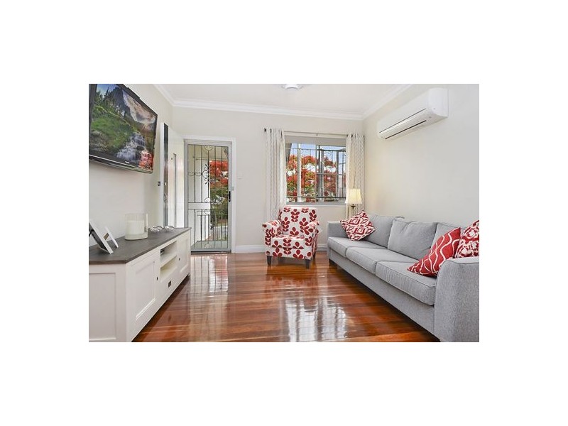 20 Iveagh Ave, Holland Park West QLD 4121