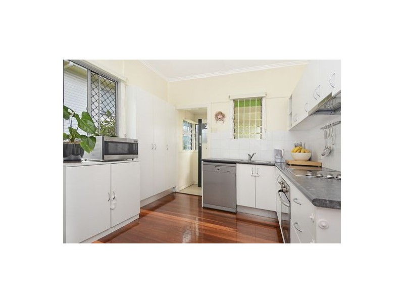 20 Iveagh Ave, Holland Park West QLD 4121