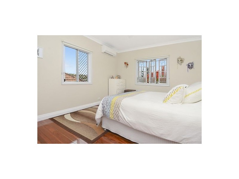 20 Iveagh Ave, Holland Park West QLD 4121