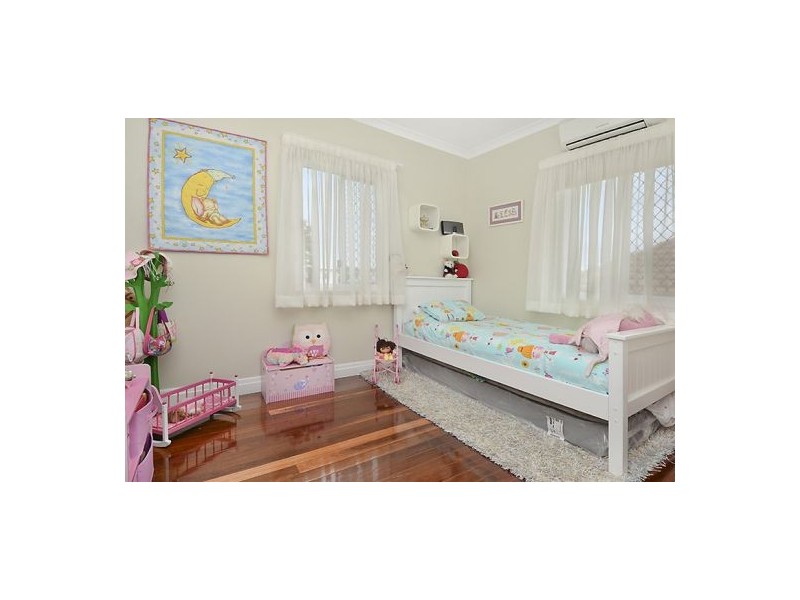 20 Iveagh Ave, Holland Park West QLD 4121