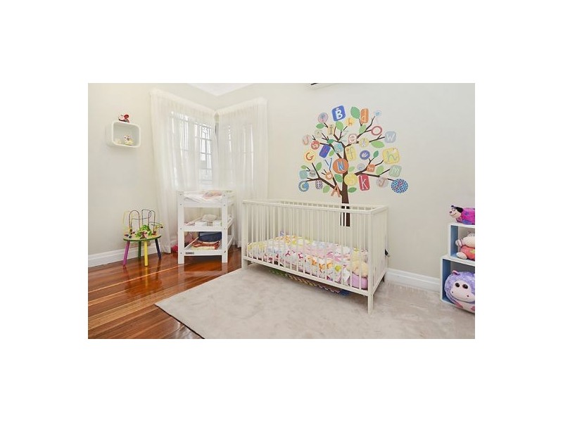 20 Iveagh Ave, Holland Park West QLD 4121