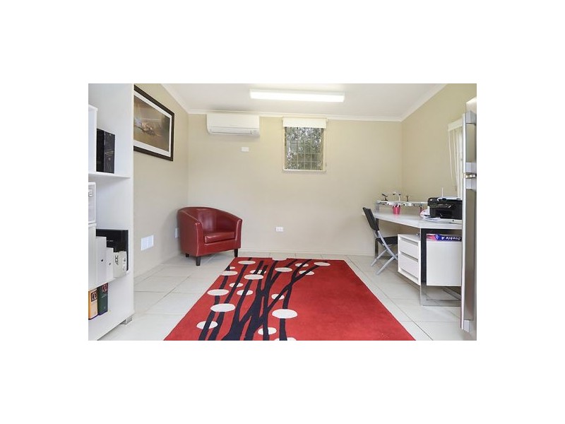 20 Iveagh Ave, Holland Park West QLD 4121
