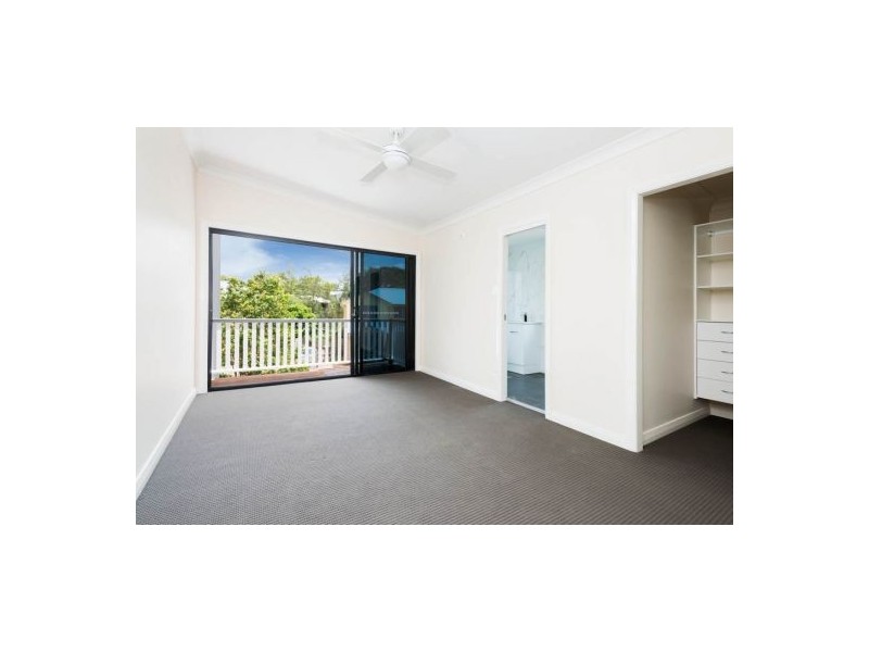 2/41 Birdwood Rd, Holland Park West QLD 4121