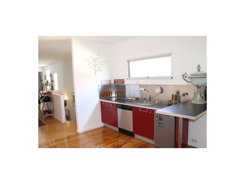 12 Raff Ave, Holland Park QLD 4121