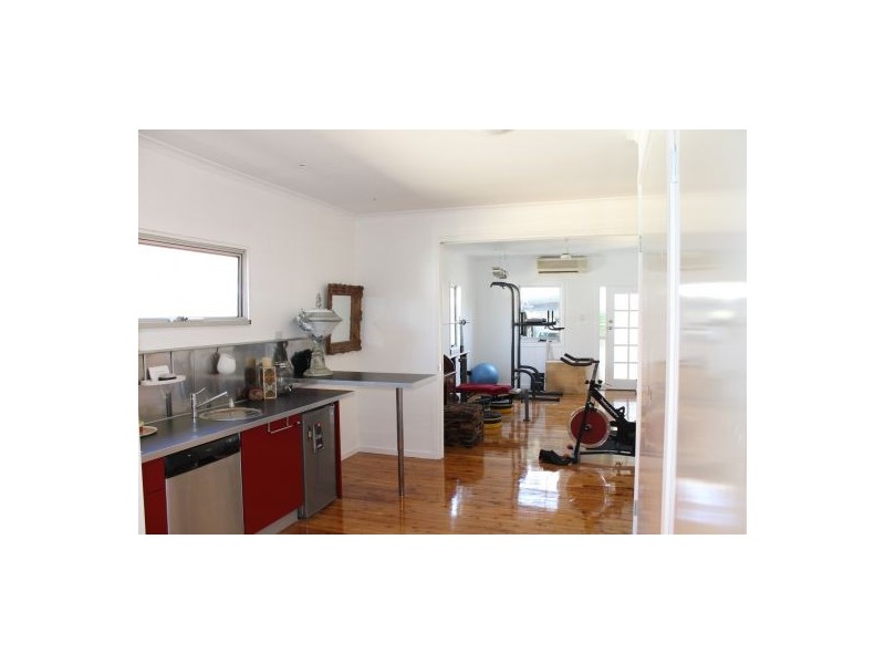 12 Raff Ave, Holland Park QLD 4121