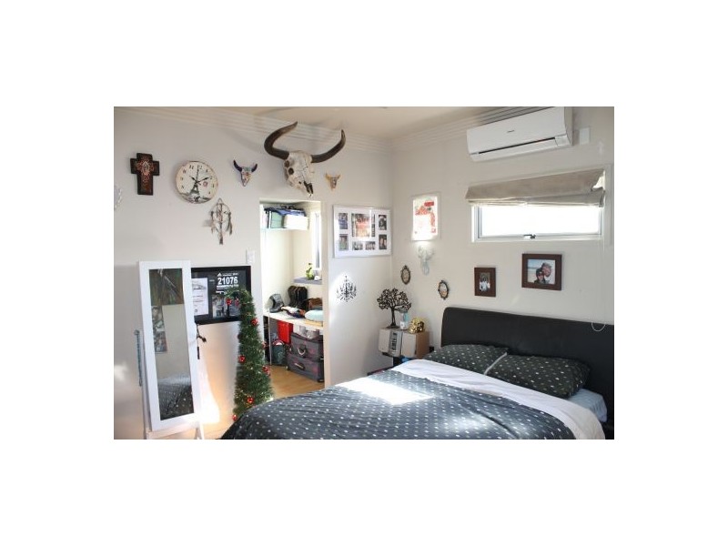 12 Raff Ave, Holland Park QLD 4121