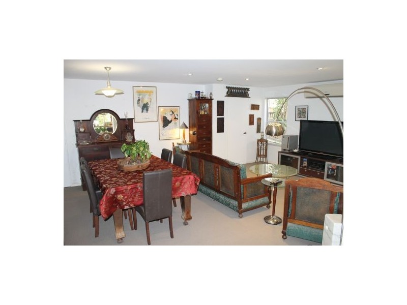 12 Raff Ave, Holland Park QLD 4121