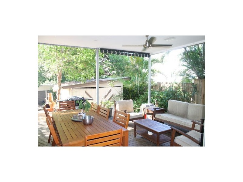 12 Raff Ave, Holland Park QLD 4121