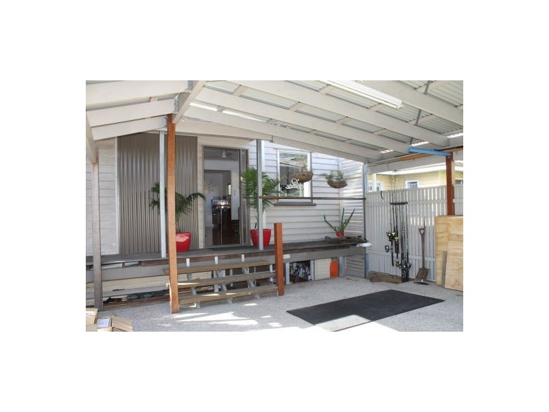 12 Raff Ave, Holland Park QLD 4121
