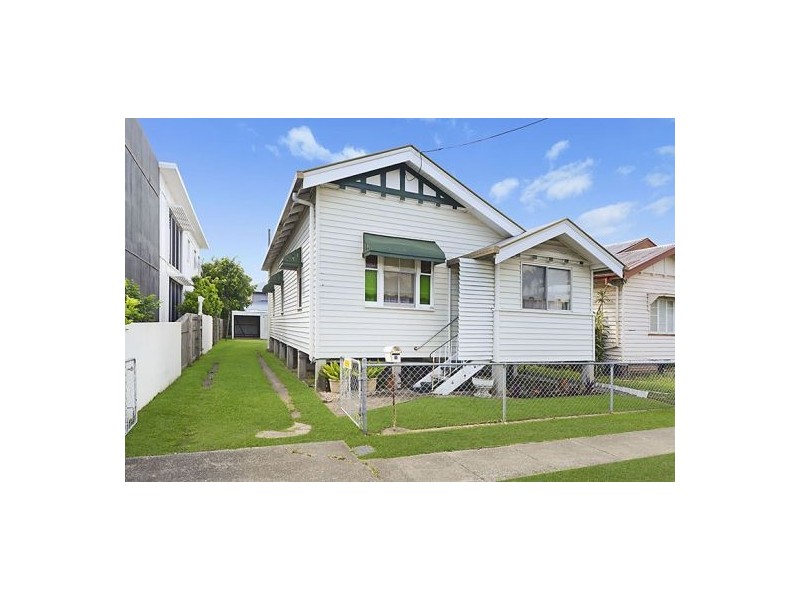 9 Pine St, Wynnum QLD 4178