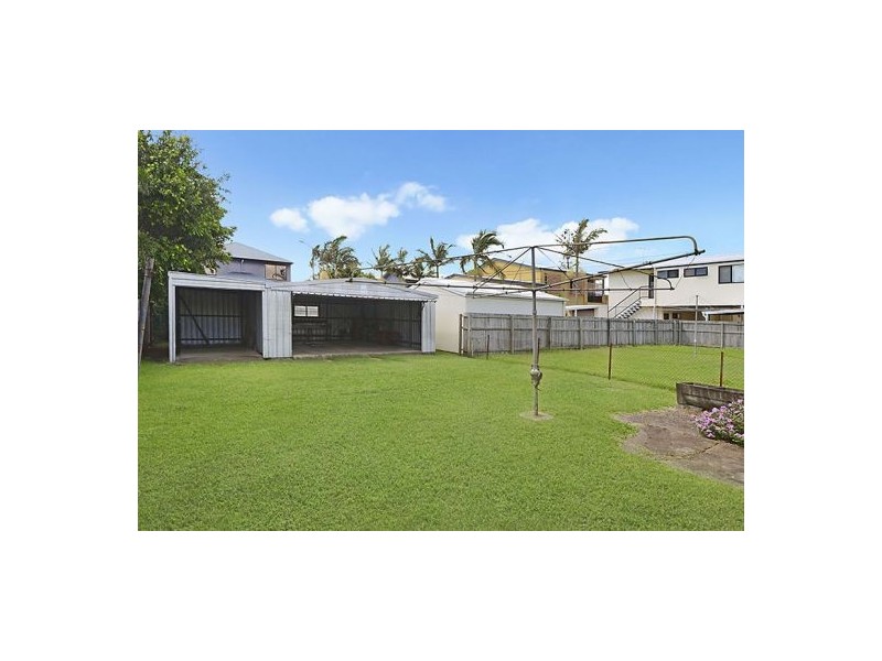 9 Pine St, Wynnum QLD 4178