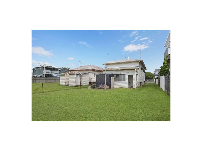 9 Pine St, Wynnum QLD 4178