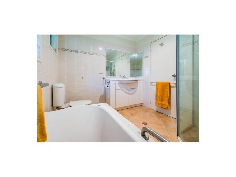 25 Taronne Street, Carindale QLD 4152