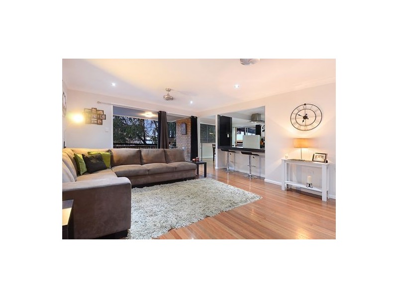 24 Leeton St, Carina QLD 4152