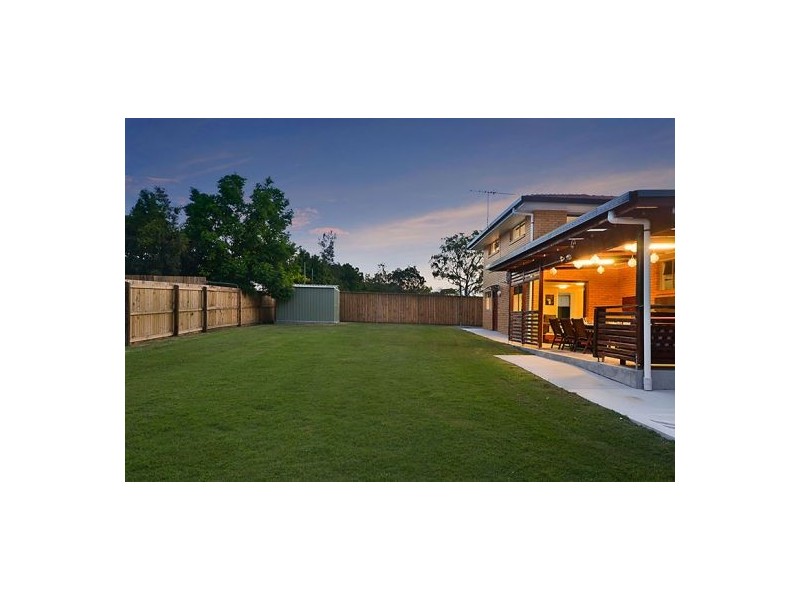 24 Leeton St, Carina QLD 4152