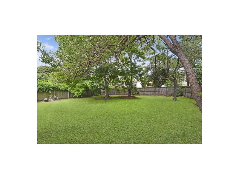 36 Thomas Street, Greenslopes QLD 4120