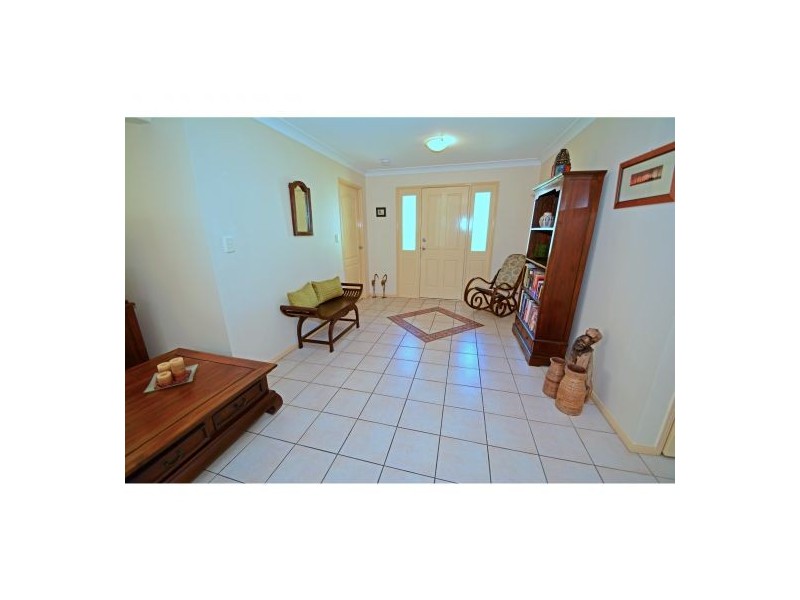 23 Estate Place, Holland Park West QLD 4121