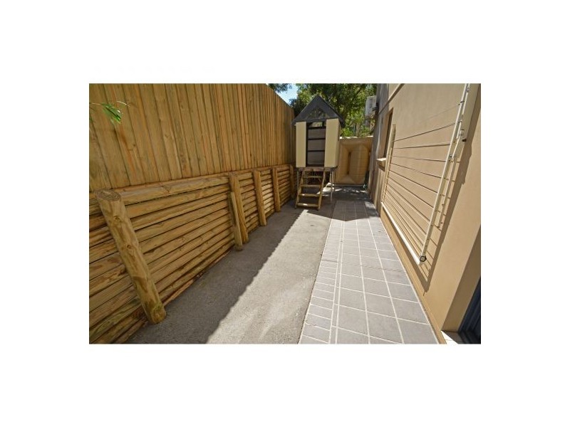 23 Estate Place, Holland Park West QLD 4121