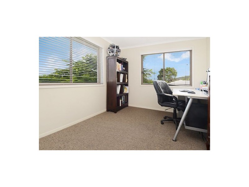 67 Pickthorne Street, Holland Park West QLD 4121