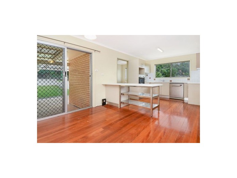 7 Dobbs Street, Holland Park West QLD 4121