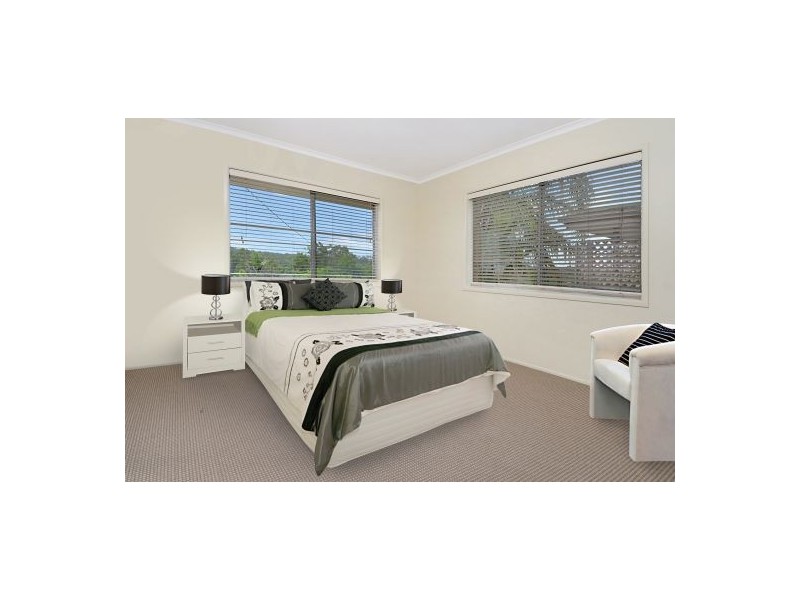 7 Dobbs Street, Holland Park West QLD 4121