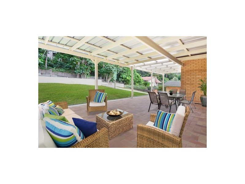 7 Dobbs Street, Holland Park West QLD 4121