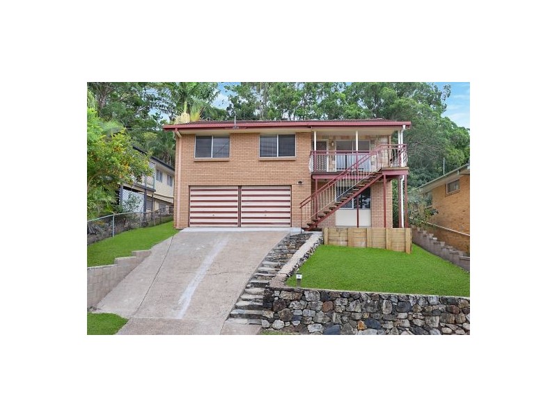 7 Dobbs Street, Holland Park West QLD 4121