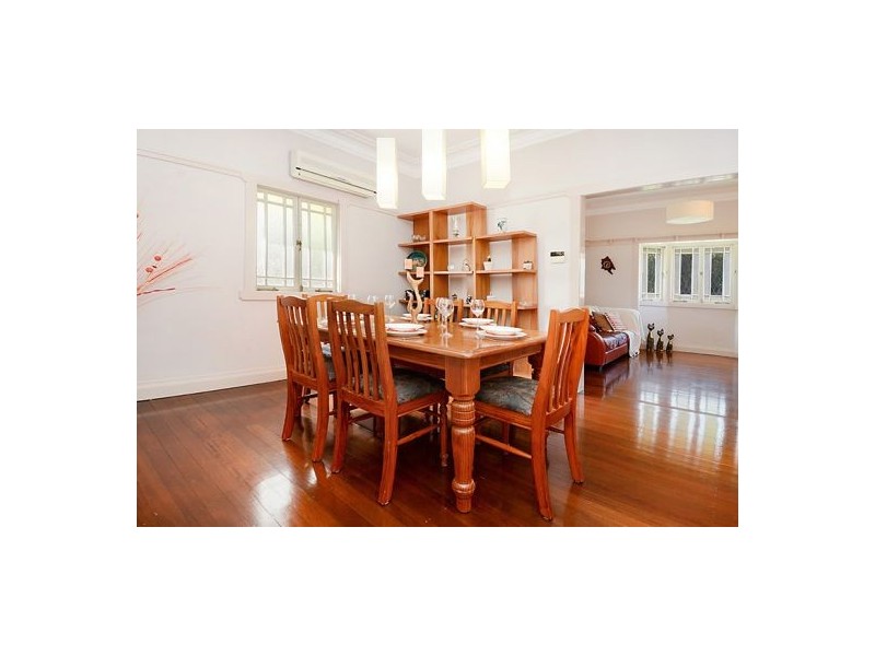 5 Gibson Cres, Holland Park QLD 4121